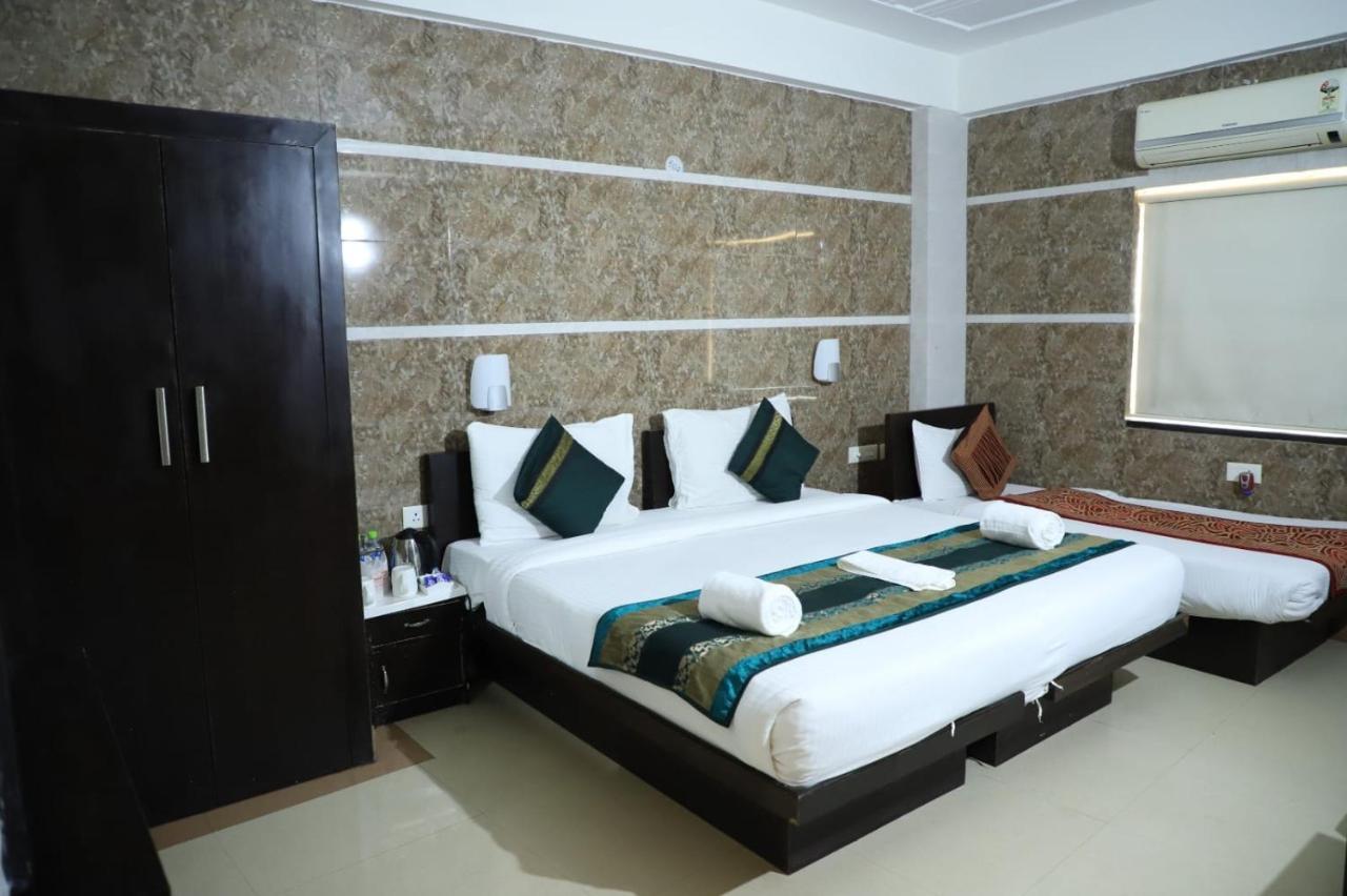 Hotel Tara Palace By Goyal Hoteliers Agra  Exterior photo