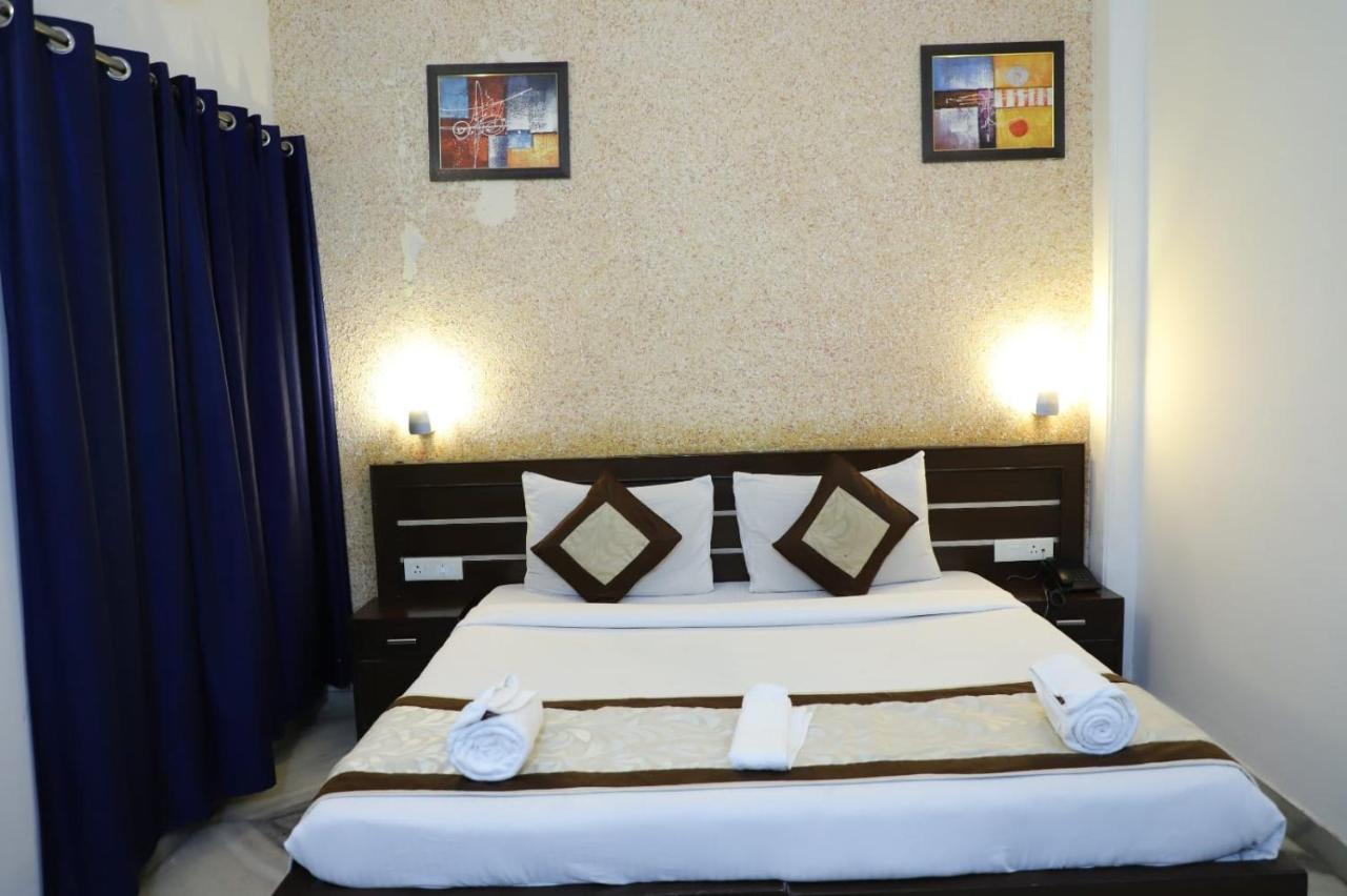 Hotel Tara Palace By Goyal Hoteliers Agra  Exterior photo