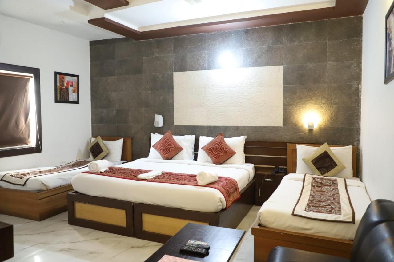 Hotel Tara Palace By Goyal Hoteliers Agra  Exterior photo