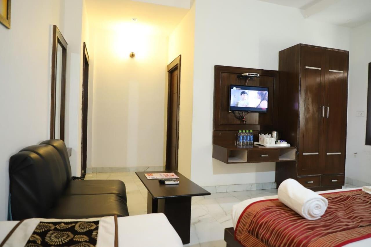 Hotel Tara Palace By Goyal Hoteliers Agra  Exterior photo