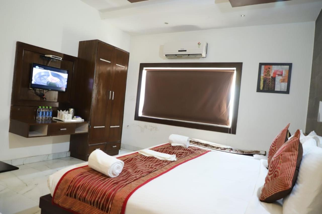 Hotel Tara Palace By Goyal Hoteliers Agra  Exterior photo