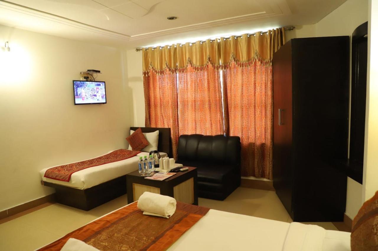 Hotel Tara Palace By Goyal Hoteliers Agra  Exterior photo