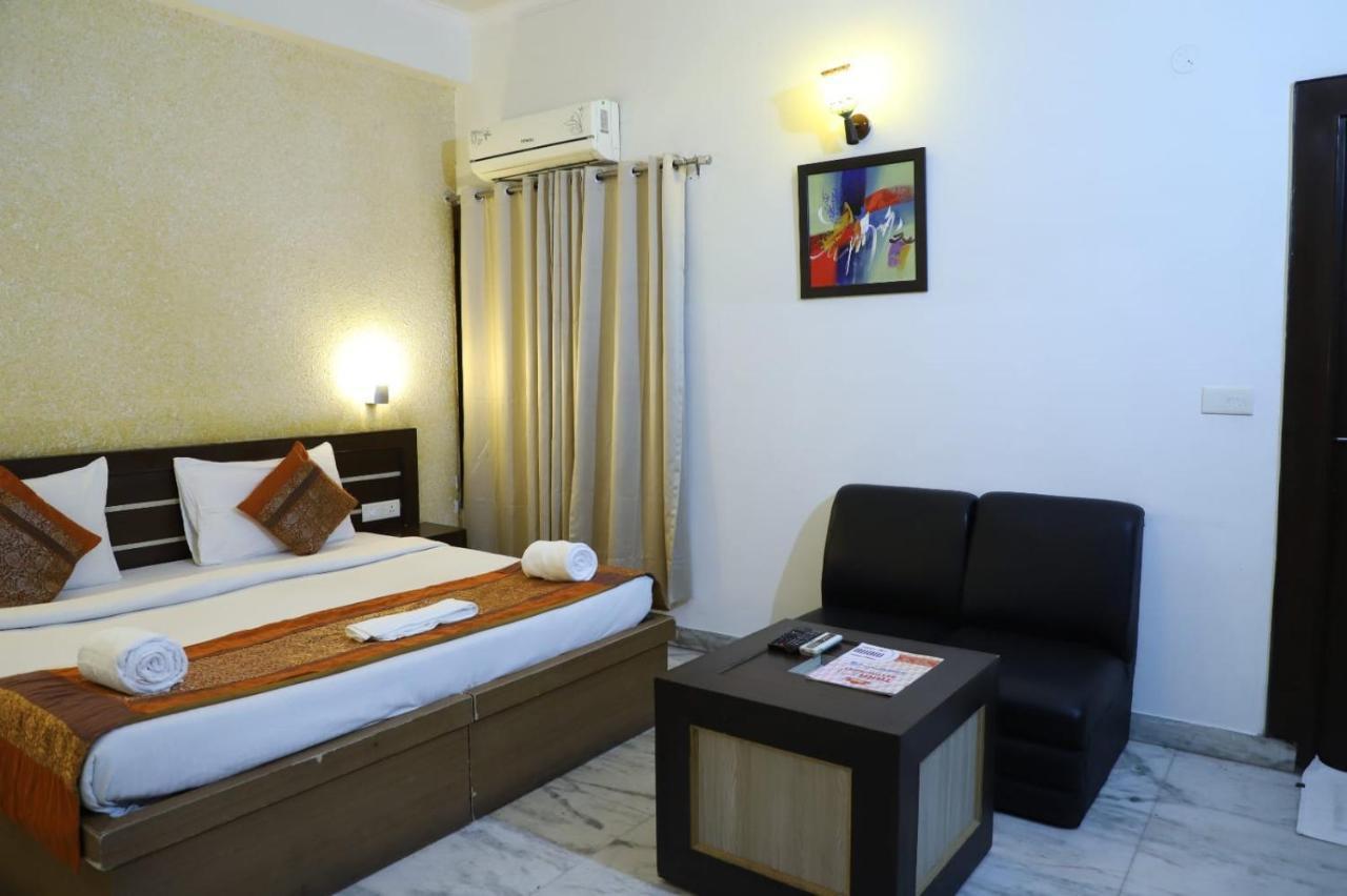 Hotel Tara Palace By Goyal Hoteliers Agra  Exterior photo